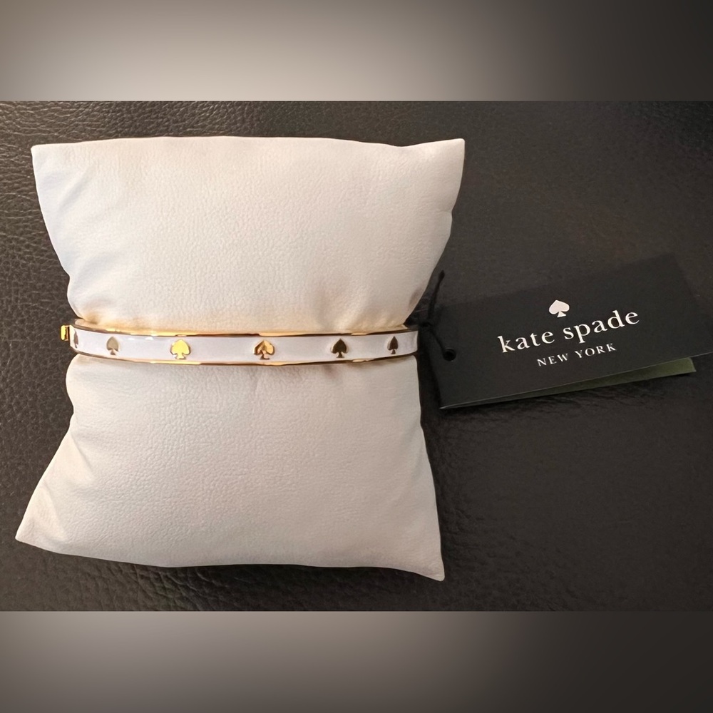 NWT stunning kate spade New York Spot The Spade Enamel Bangle in creamy white
